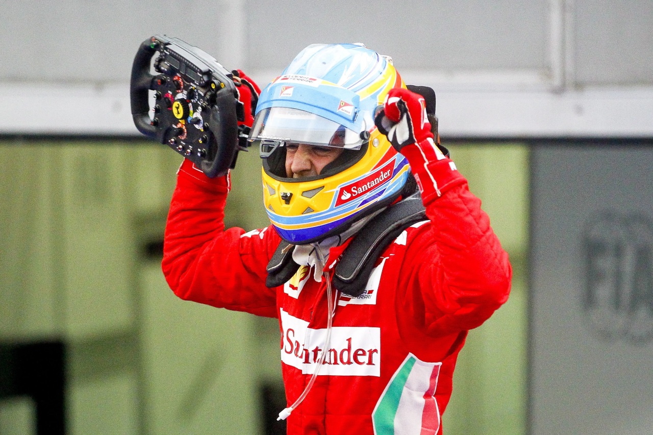 <b>Alonso celebra la victoria</b>