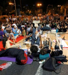 Indignados ante el Congreso