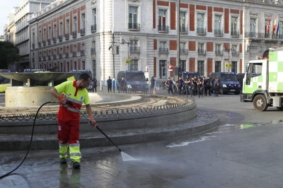 Labores de limpieza en Sol