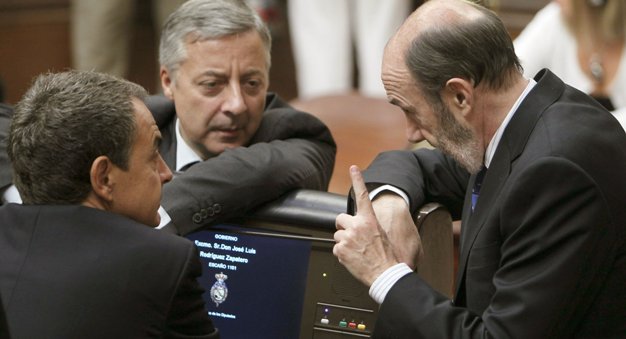 rubalcaba-ordenes-zapatero.jpg