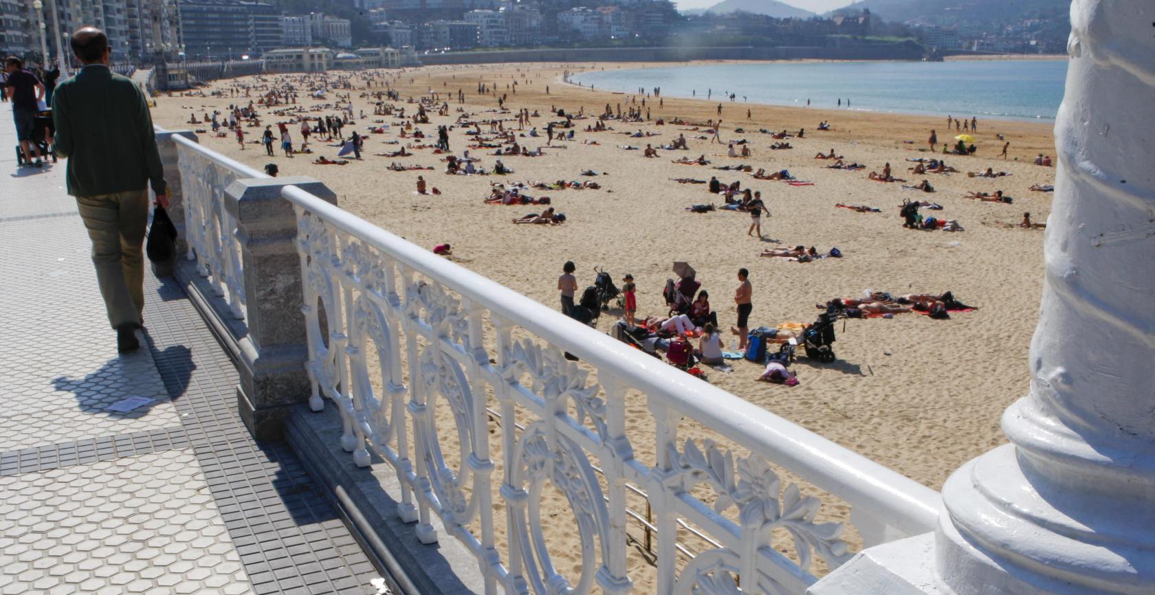 Lleno en las playas de San Sebastián