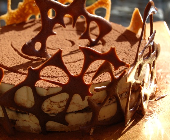 Tiramisú con crujientes de café