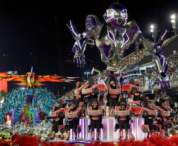 Desfile multitudinario
