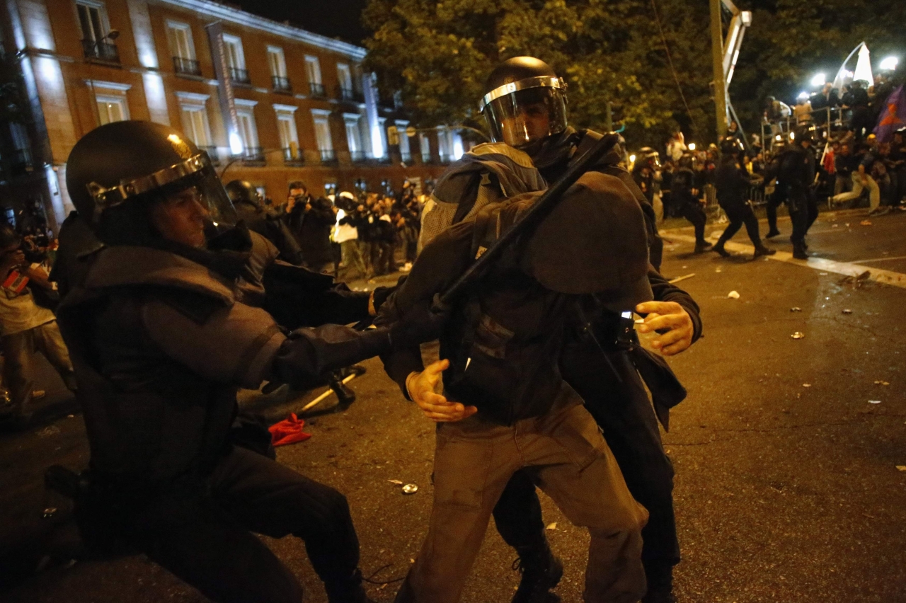 Múltiples cargas policiales