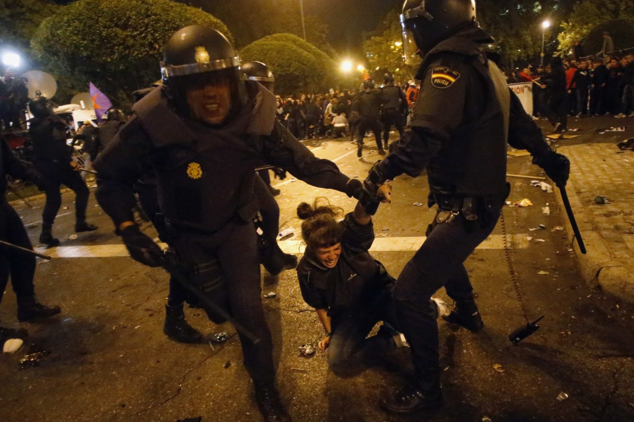 Múltiples cargas policiales