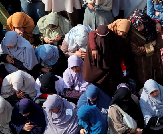 Mujeres participan