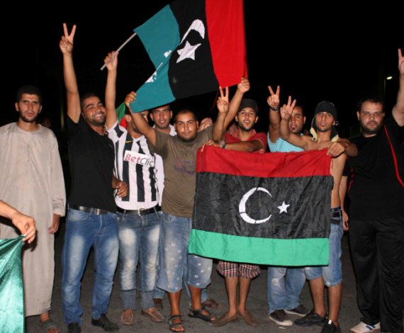 Rebeldes celebran la toma de Trípoli