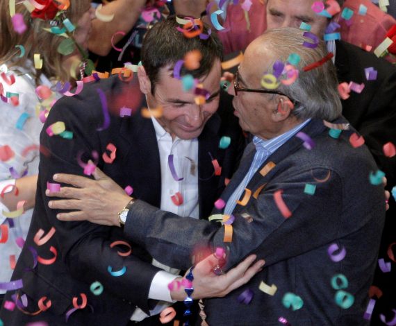 Gómez se abraza a Peces-Barba