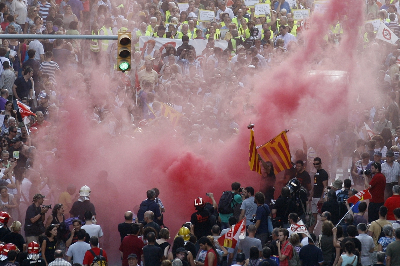 Miles de personas se manifiestan en Barcelona