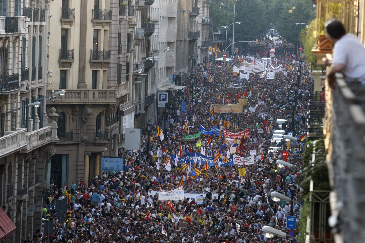 Miles de personas se manifiestan en Barcelona
