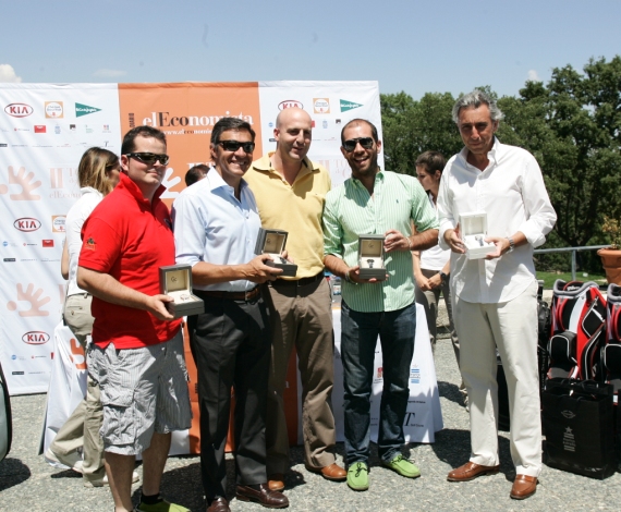 <b>Los campeones en las dos categorías posan para la posteridad</b>