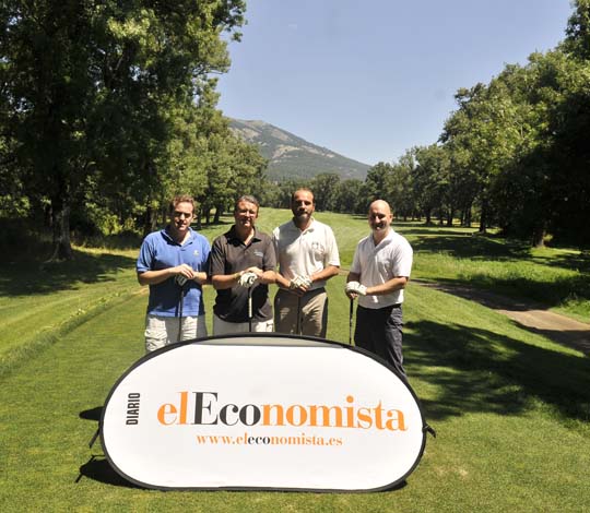 <b>Tomás Ravina, Carlos Martín González, Félix Garrido y Jesús Alfonso Matey se aprestan a tomar la salida en el hoyo 6</b>