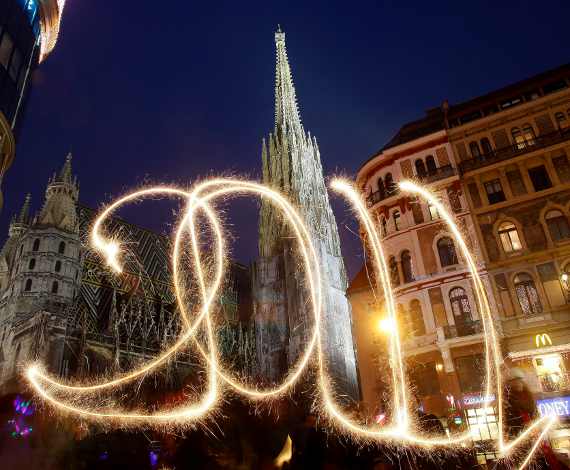 Austria, celebración con bengalas