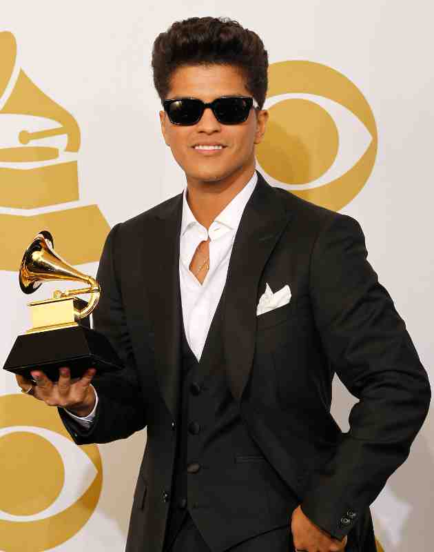 Los mejores vestidos: Bruno Mars