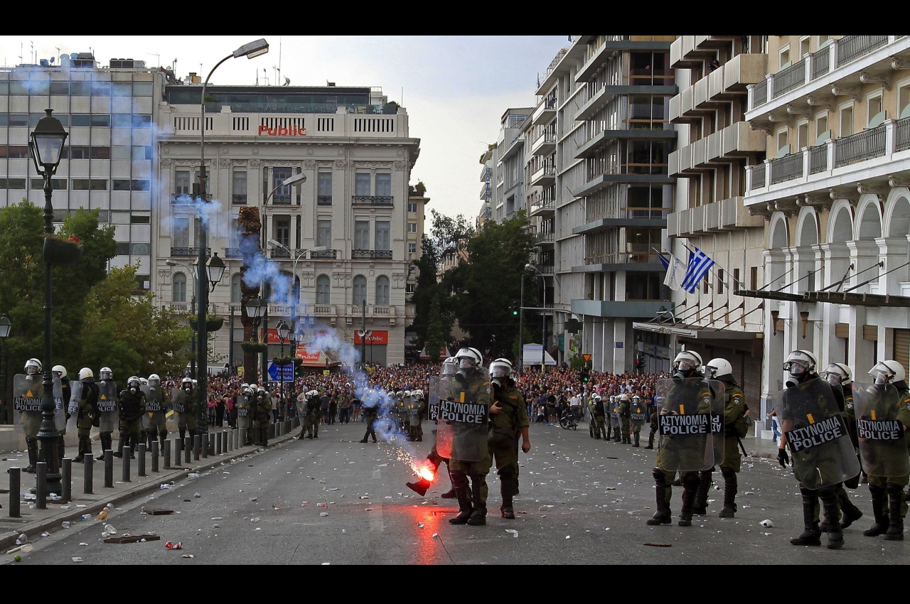 Atenas 'recibe' a Merkel
