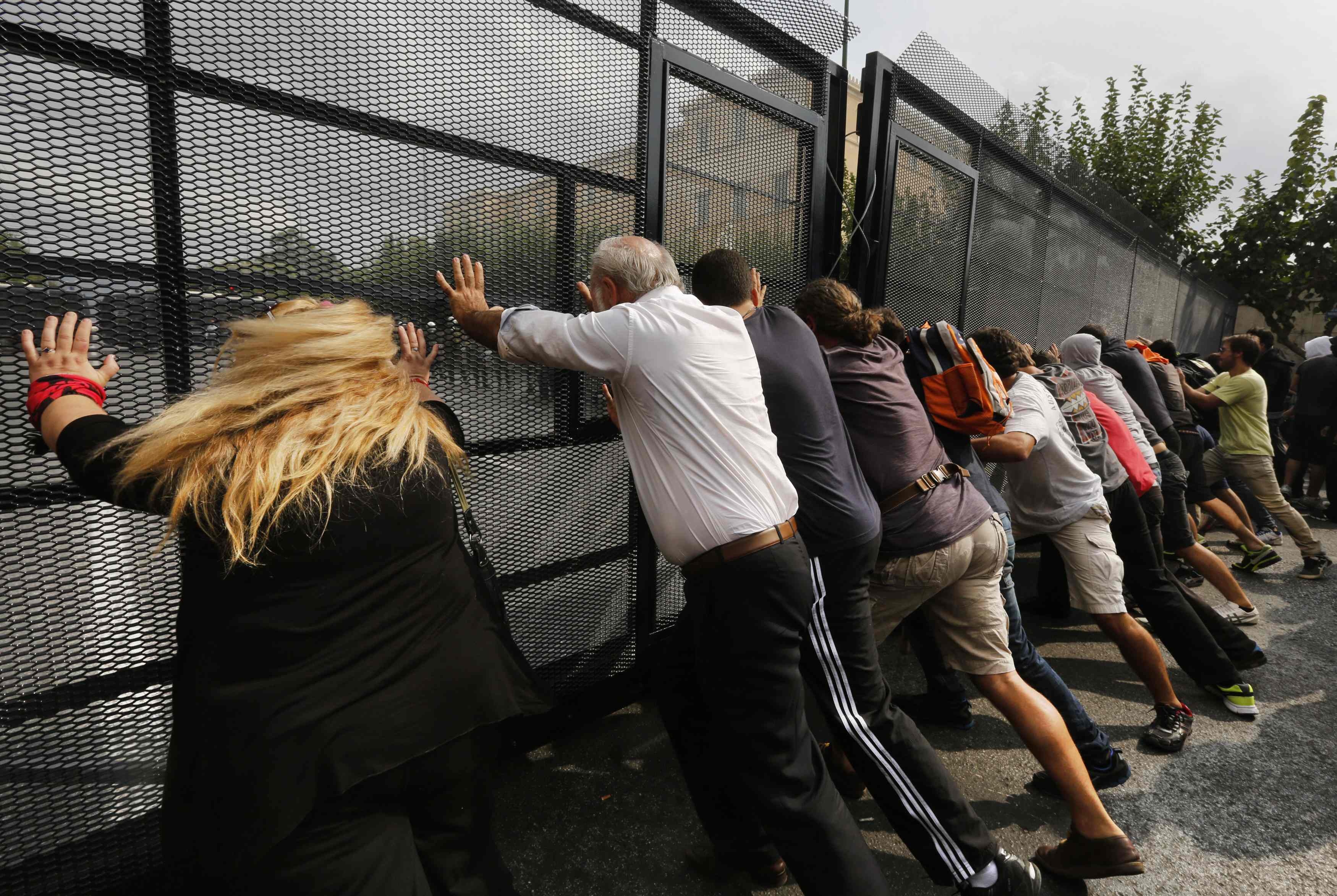 Atenas 'recibe' a Merkel