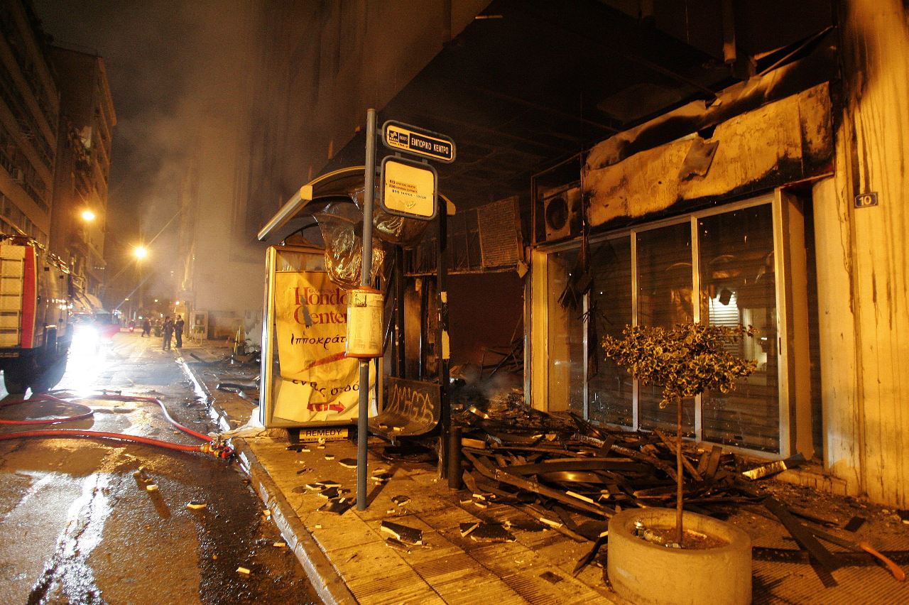 Los disturbios se extienden en Atenas
