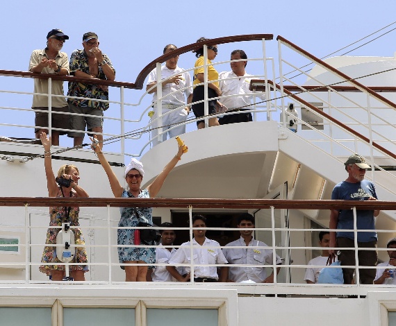 Llegada del 'Costa Allegra'