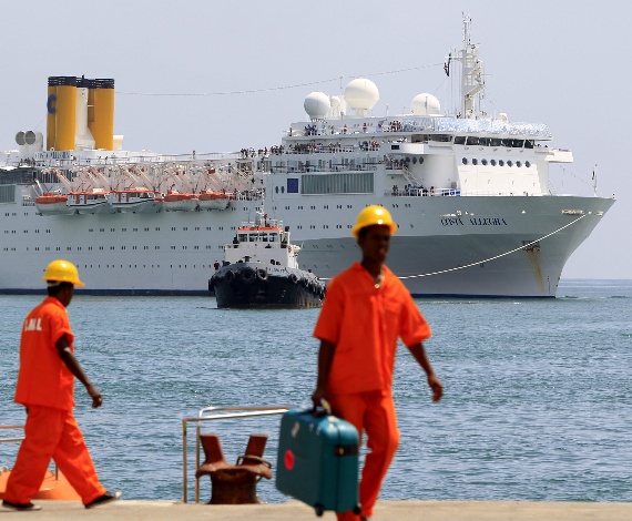 Llegada del 'Costa Allegra'