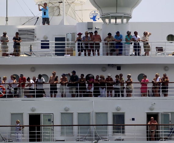 Llegada del 'Costa Allegra'