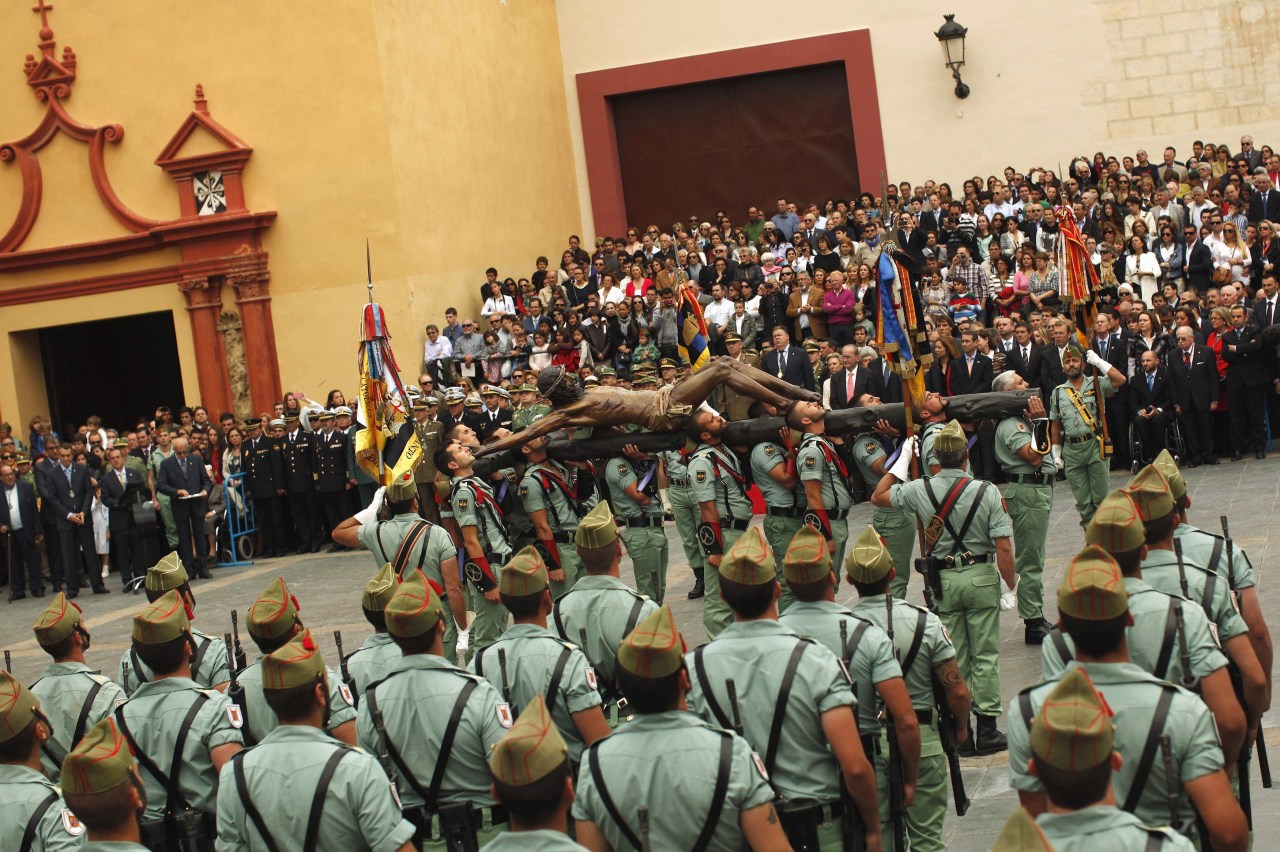 Los legionarios y el Cristo de Mena