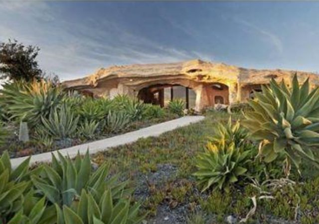 Se encuentra en Malibú, California