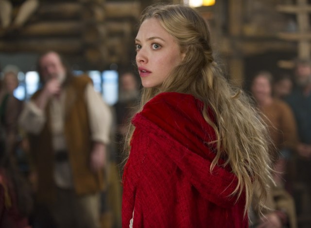Amanda Seyfried da vida a Caperucita Roja