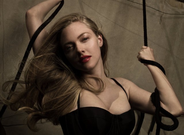 Amanda Seyfried da vida a Caperucita Roja