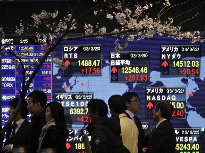 The Nikkei loses 3.15% in the middle session for fear of a rise in oil