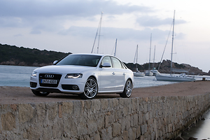 Audi:A4(2.0 T FSI 211 CV quattro S tronic 7 vel.)
