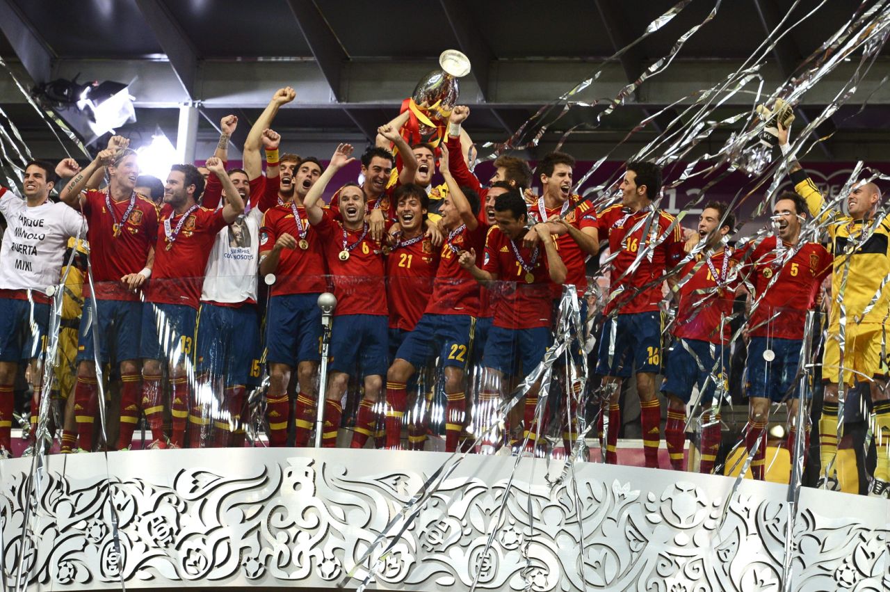 <b> 'La Roja' toca el cielo</b>