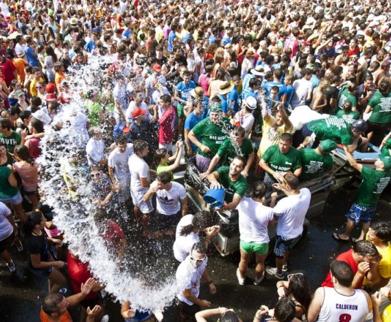 ¡Agua va!